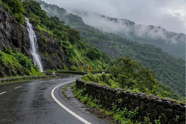 The hills on the way to Lonavala in the rains.